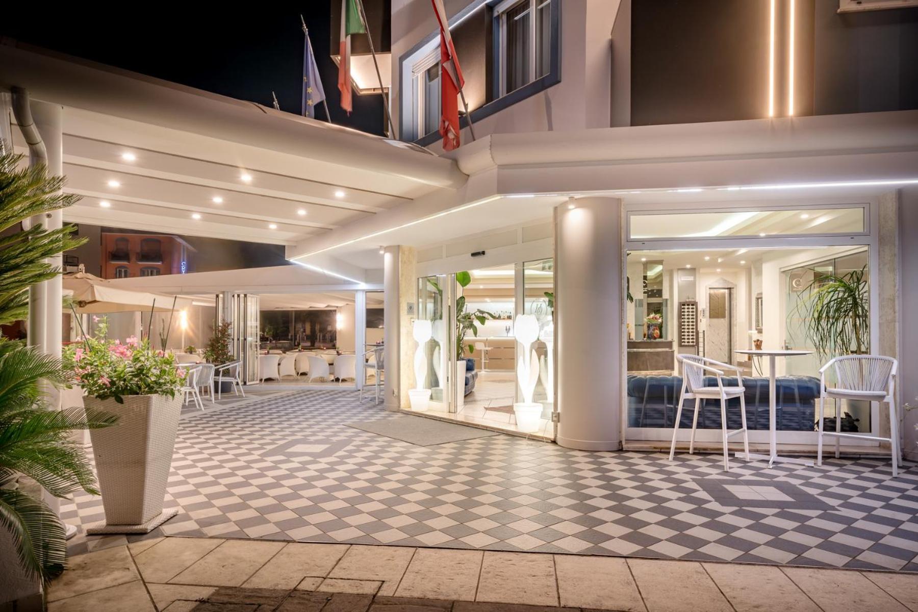 Hotel All'Orologio 3 Stelle Superior Caorle Exterior photo